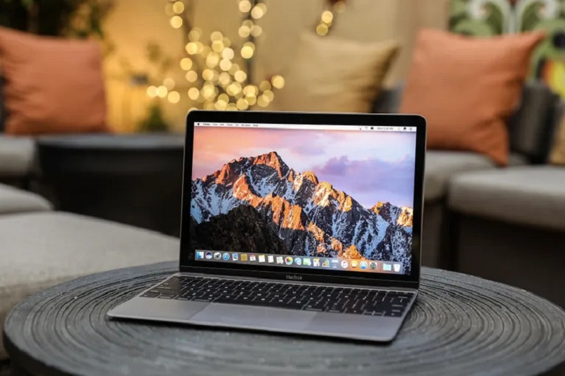Apple MacBook 12in m7 Complete Specifications and Review